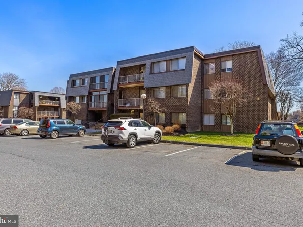 8 Stonehenge Cir APT 5, Baltimore, MD 21208
