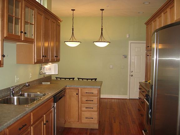 Gourmet kitchen w stainless and upgraded fixtures