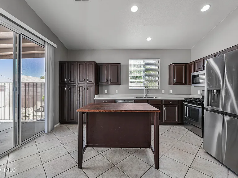 16224 W Jefferson St — Photo 8