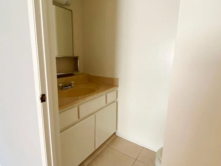 927 S Charlotte Ave #B — Photo 14