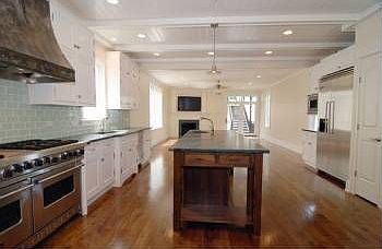 1st image of 3216 N Hoyne Ave