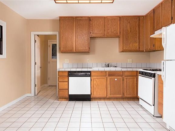 5th image of 271 Dorman Ave