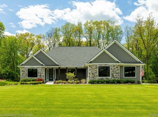 5352 Timber Bend Dr, Brighton, MI