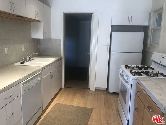 2nd image of 2301 Beverly Glen Pl APT 2