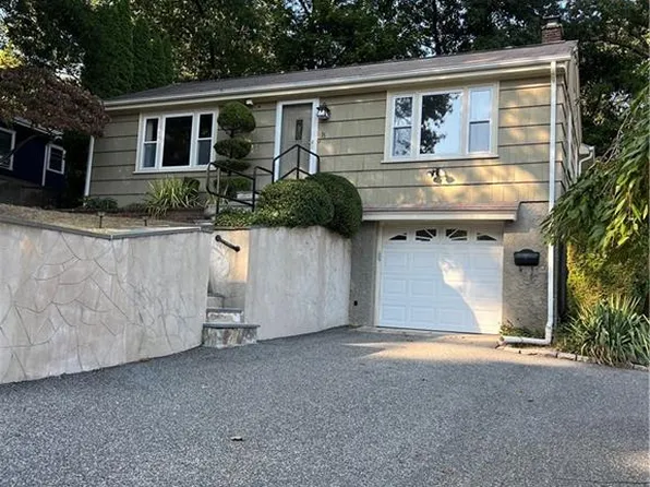 13 Williams St, Lincoln, RI 02865