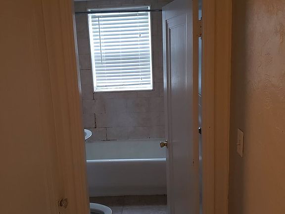 4th image of 115 Lowell St APT 5