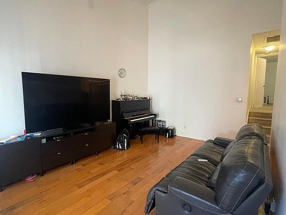 3rd image of 600 W Huntington Dr Unit C