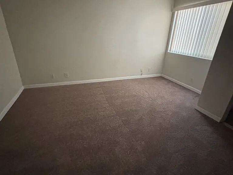 11695 White Ave — Photo 4