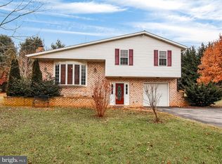 17574 Old Farm Ln, New Freedom, PA 17349