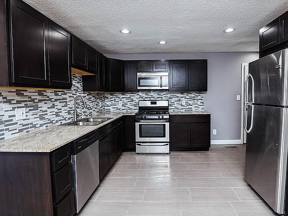 3rd image of 11584 Arroyo Dr