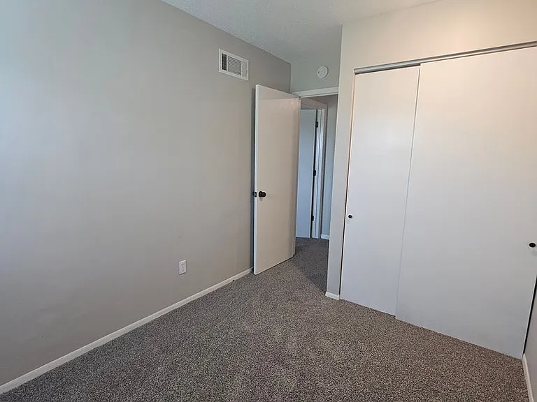 5416 N Linwood Ave — Photo 5