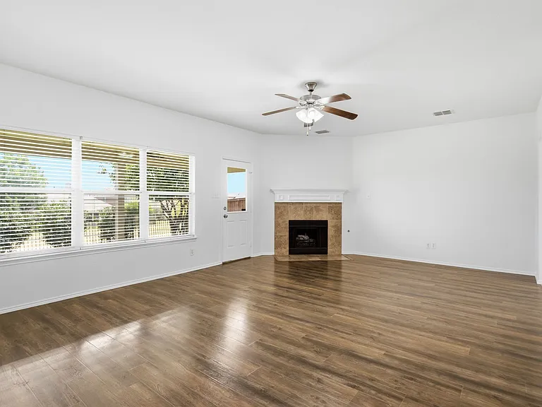 15636 Gatehouse Dr — Photo 3
