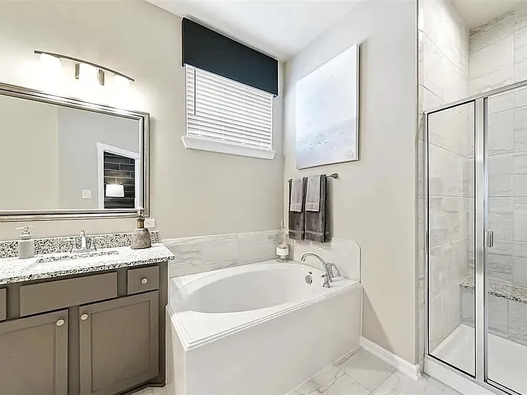 1615 Rustling Creek Dr — Photo 10