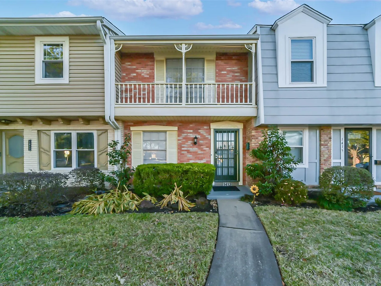 2 bed, 1.5 bath, 1088 sqft, $1,800 — Photo 1
