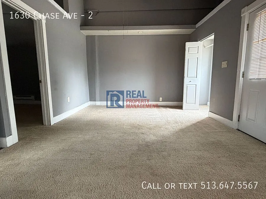 Modern Updated Northside First floor Apartment — Photo 3