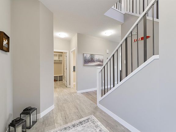 3rd image of 23 Kingsbury Cir