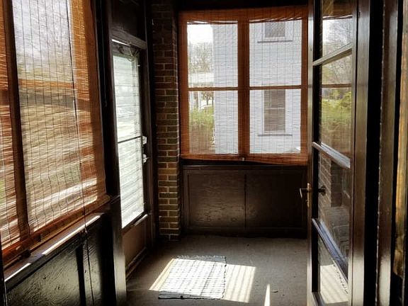 3rd image of 1728 Van Buren Ave