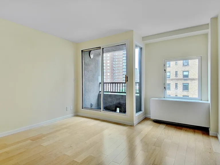 324 W 23rd St #6A — Photo 8