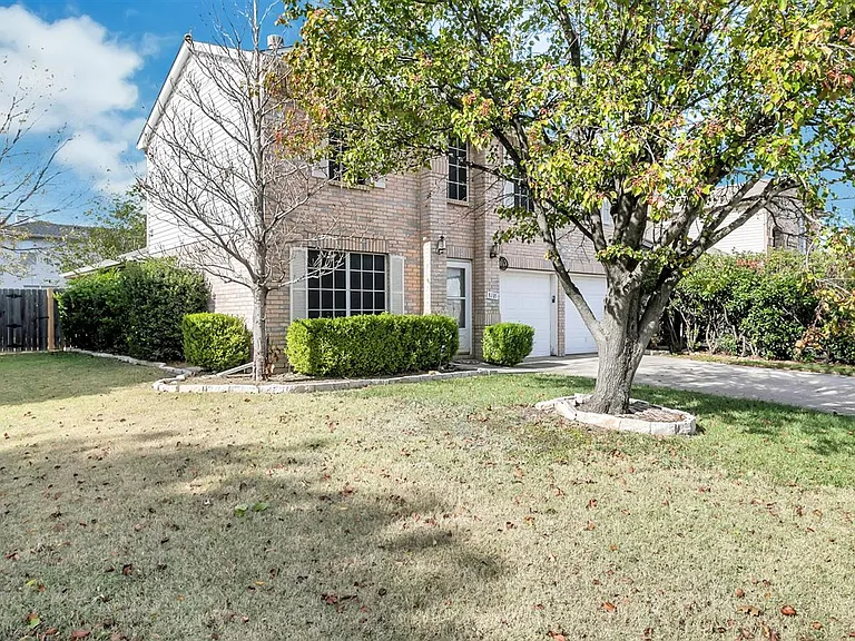 8105 Flowertree Dr — Photo 3