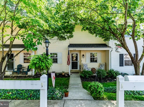 1030 W Foxcroft Dr, Camp Hill, PA 17011