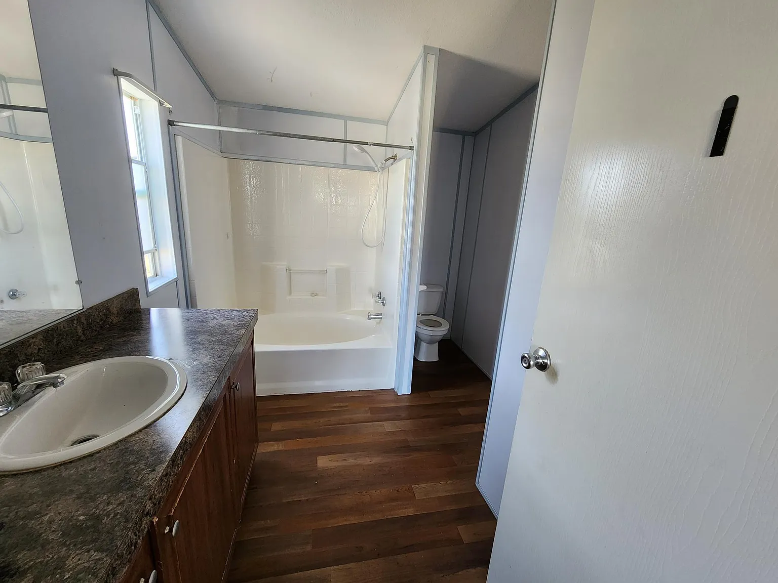 3 bed, 1305 sqft, $2,000 — Photo 4