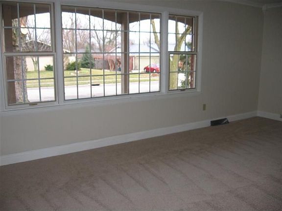 3rd image of 421 Bowman Ave