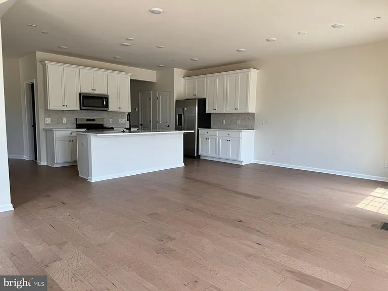 330 Milton Stamp Dr — Photo 3