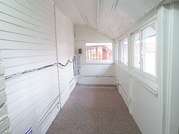WA1 back porch- dining area