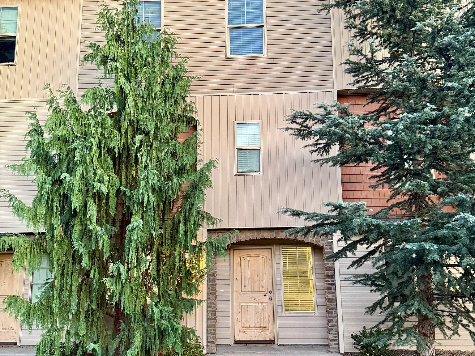 3 bed, 2.5 bath, 1427 sqft, $1,995 — Photo 3