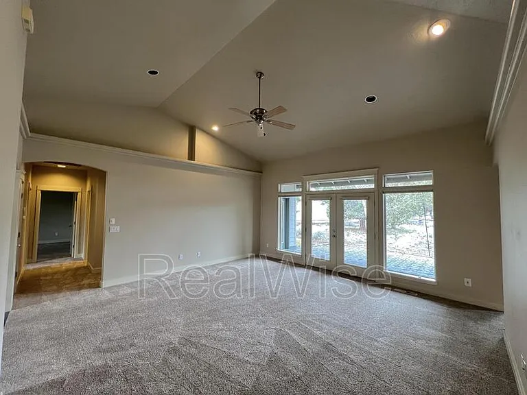 835 Nutcracker Dr — Photo 11