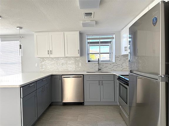 5th image of 26 HIBISCUS DRIVE