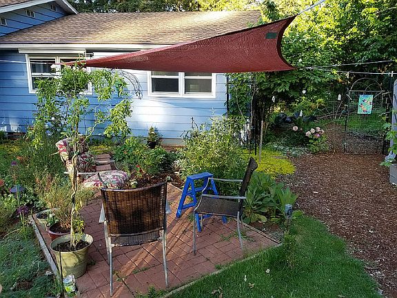 Front yard patio
