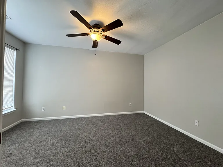 2309 Charing Cross Rd — Photo 18