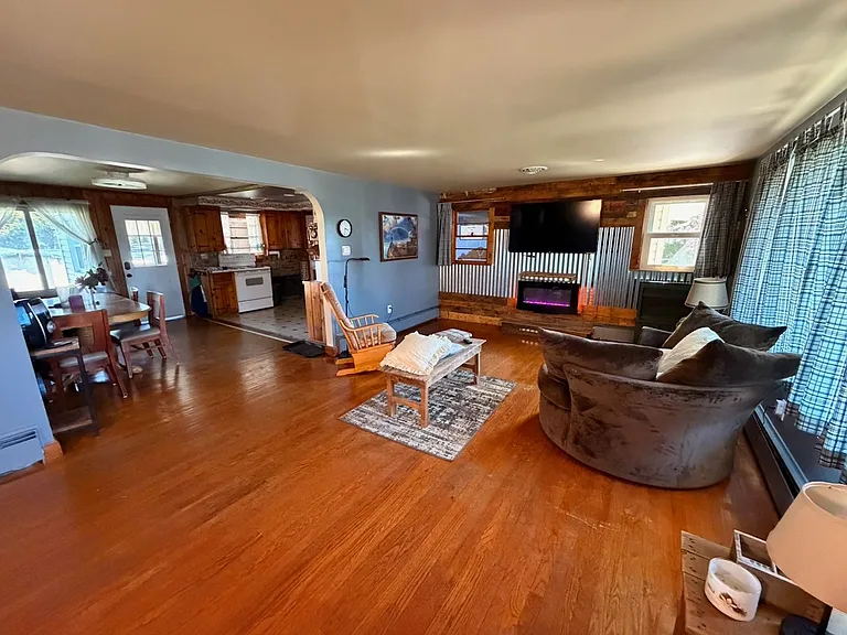 924 Blanchard Ave — Photo 7