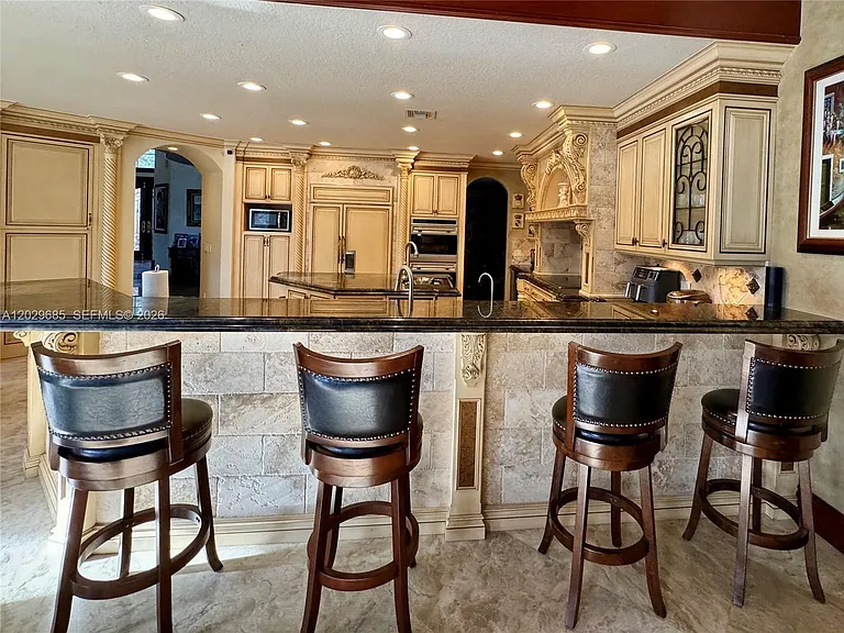 10445 Canterbury Ct — Photo 32