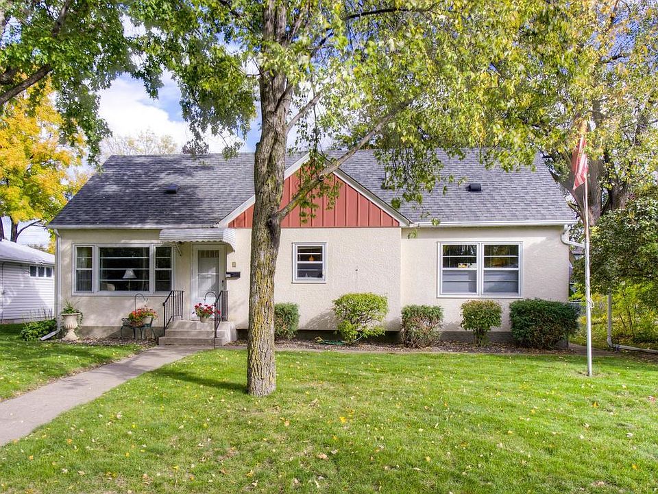 Welcome to your new home at 424 2nd Ave NE in charming downtown Osseo. Walk to main street!