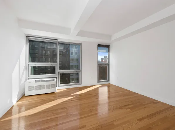 181 East 119th Street image 3 of 12