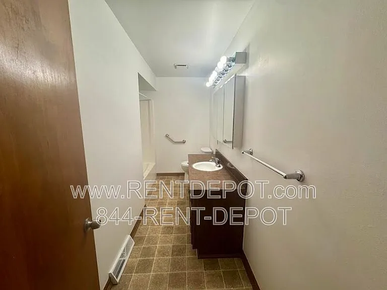 306-308 Bob Court Dr — Photo 8
