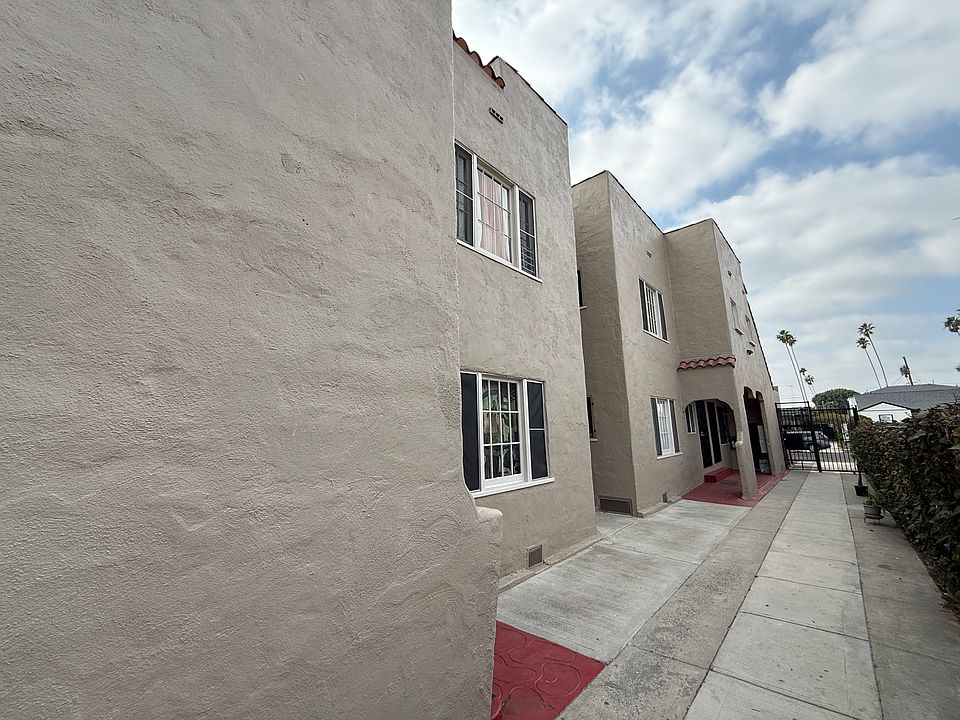 Breezeway (North Side)
