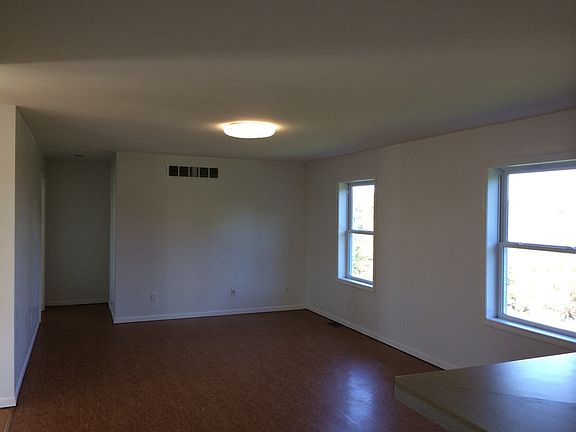 2nd image of 737 1125n Ave