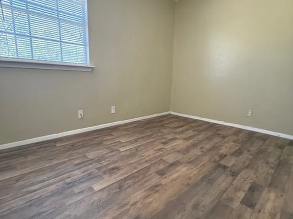 208 Railroad Ave, Sanger, TX 76266