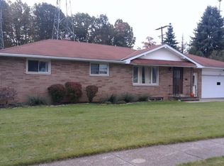7427 Meadow Ln, Parma, OH