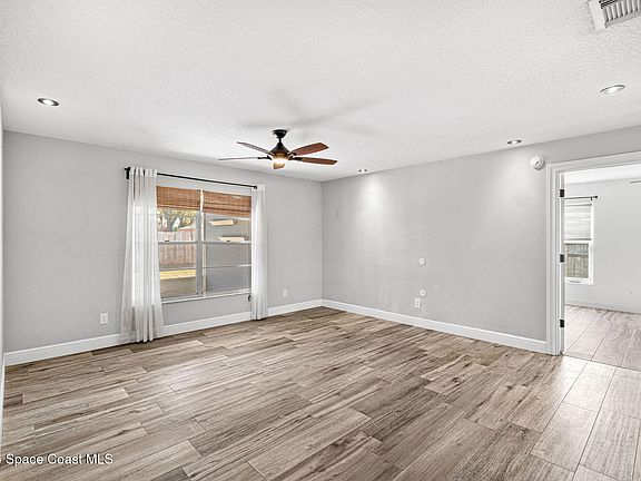 5th image of 2553 Longwood Blvd