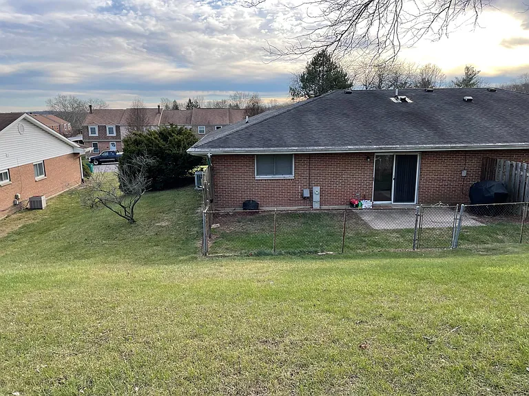2338 Kewanna Ln — Photo 12