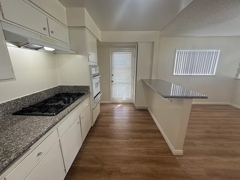 1227 N Garsden Ave — Photo 6