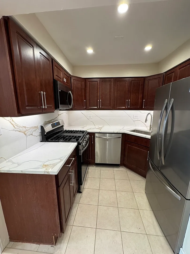 2 bed, 1.5 bath, 1200 sqft, $3,245 — Photo 3