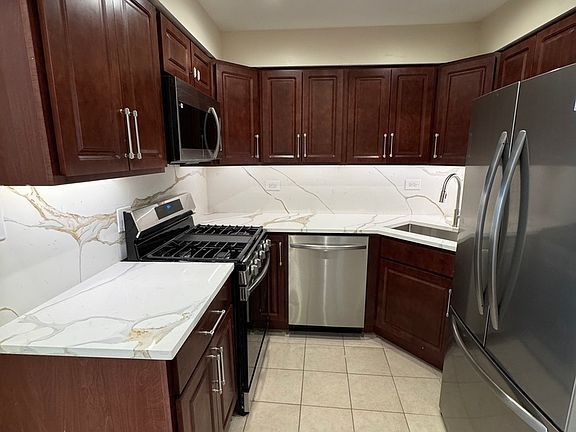 3rd image of 444 N State St #2G
