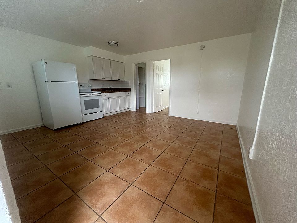 1st image of 610 NW 7th Ave #11567109