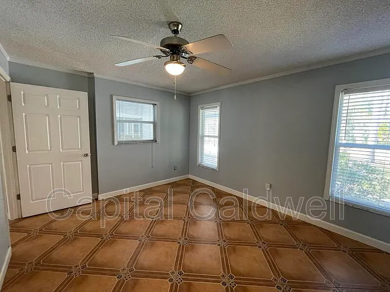 12813 Starling Dr — Photo 24