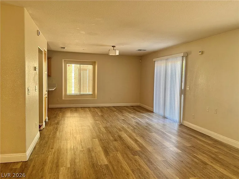 7512 Jacaranda Leaf St — Photo 8